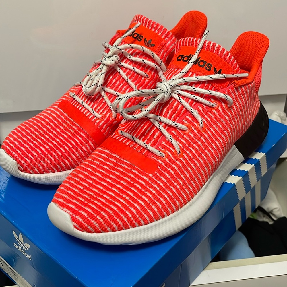 GUC 🎯Adidas Tubular Dusk - Solar Red